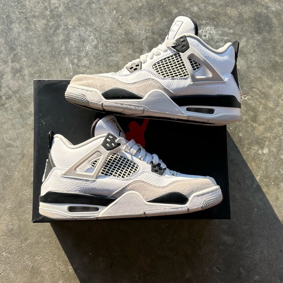 Air Jordan 4 Military Black - Picture 2 of 10